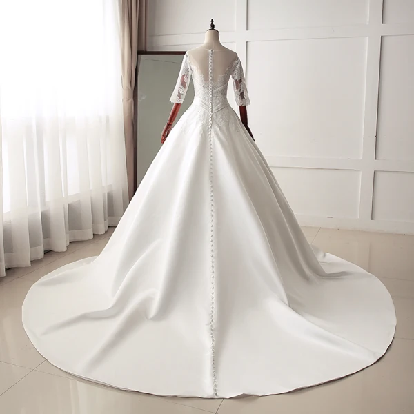 Classique Ivoire Robe De Mariée 2019 Princesse Encolure Dégagée En Dentelle Fleur 1/2 Manches Chapel Train