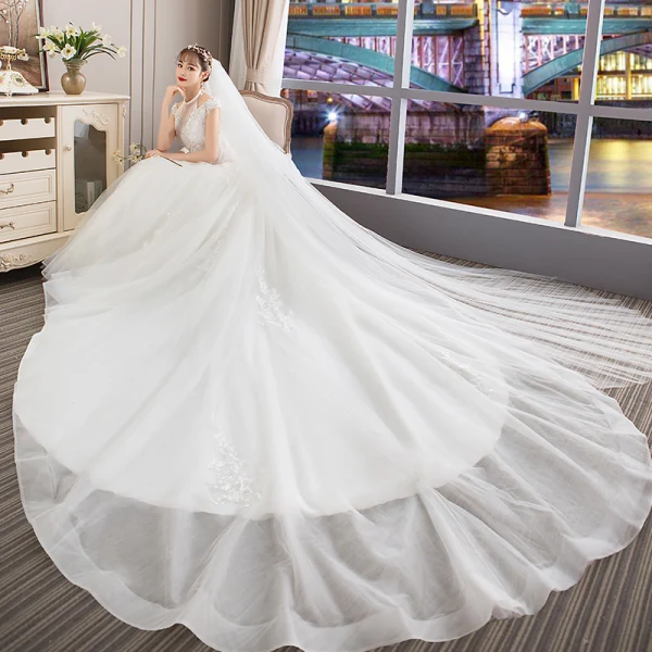 Schöne Ivory / Creme Brautkleider / Hochzeitskleider 2019 A Linie Neckholder Perlenstickerei Perle Pailletten Applikationen Spitze Blumen Kurze Ärmel Rückenfreies Kathedrale Schleppe