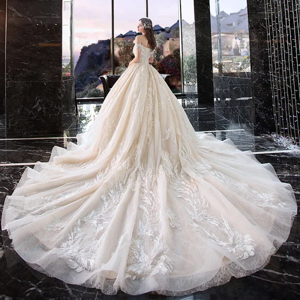 Flotte Ivory Brudekjoler 2019 Prinsesse Off-The-Shoulder Applikationsbroderi Med Blonder Blomsten Perle Beading Tassel Kort Ærme Halterneck Cathedral Train