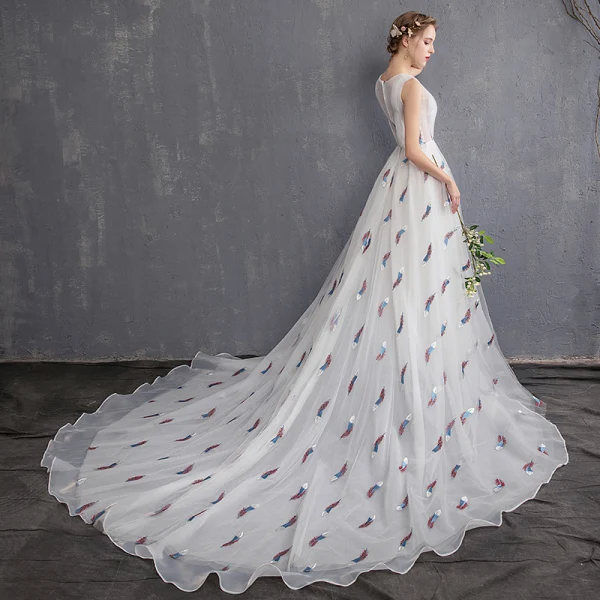 Fine Elfenben Strand Brudekjoler 2019 Prinsesse V-Hals Uten Ermer Brodert Domstol Tog