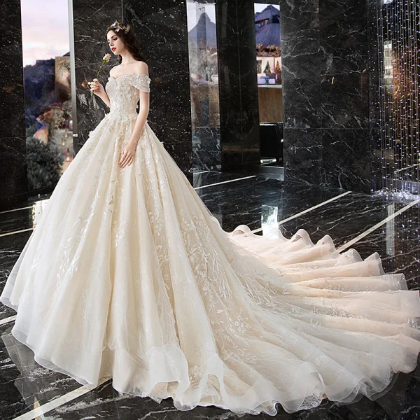 Chic / Belle Ivoire Robe De Mariée 2019 Princesse De l'épaule Appliques En Dentelle Fleur Manches Courtes Dos Nu Cathedral Train