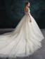 Élégant Champagne Robe De Mariée 2019 Princesse Encolure Dégagée En Dentelle Fleur Manches Longues Dos Nu Cathedral Train