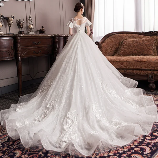Elegant Ivory Empire Pregnant Wedding Dresses 2019 Scoop Neck Appliques Lace Flower Bell sleeves Backless Cathedral Train