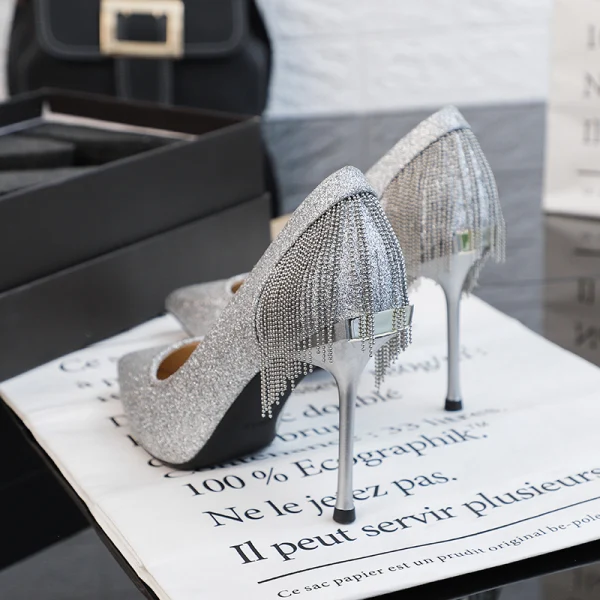Glittrande Silver Brudskor 2019 Glittriga / Glitter Paljetter Tassel 10 cm Stilettklackar Spetsiga Bröllop Pumps