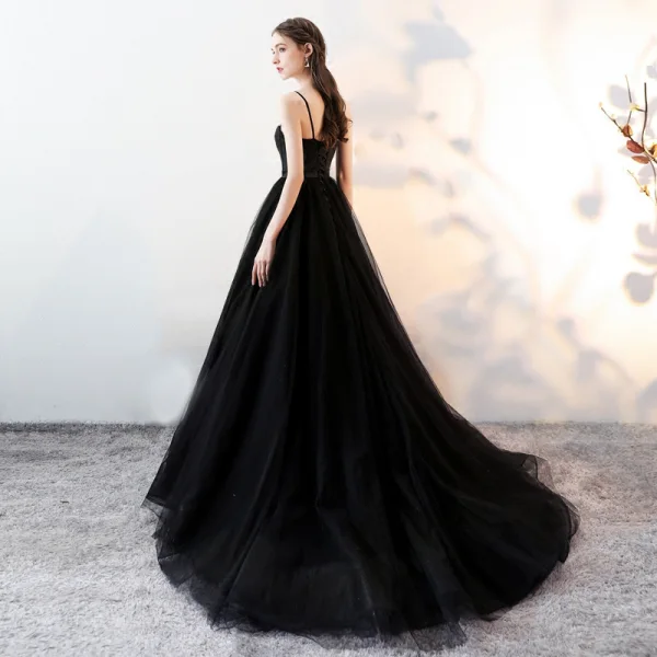 Elegante Schwarz Ballkleider 2018 A Linie Spaghettiträger Rückenfreies Ärmellos Sweep / Pinsel Zug Festliche Kleider