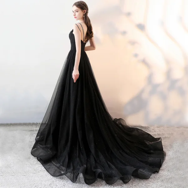 Elegante Schwarz Abendkleider 2018 A Linie Spaghettiträger Rückenfreies Ärmellos Hof-Schleppe Festliche Kleider
