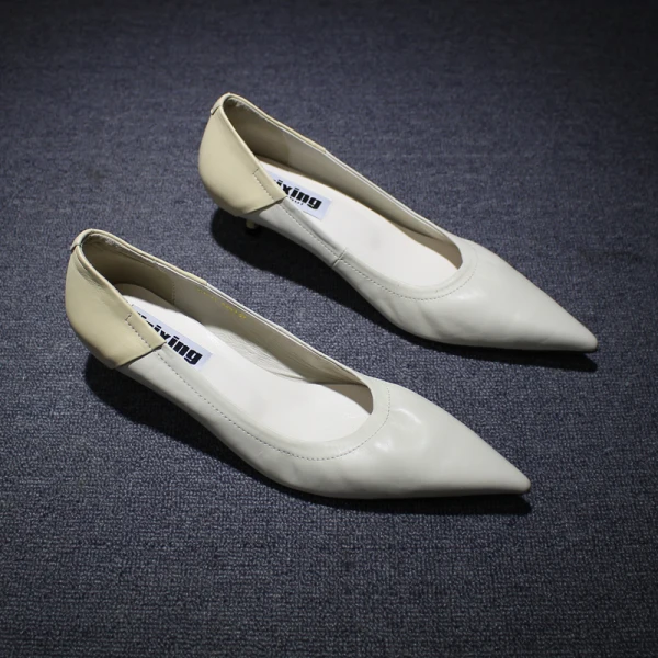 Modest / Simple White Casual Pumps 2019 Leather 4 cm Stiletto Heels Low Heel Pointed Toe Pumps