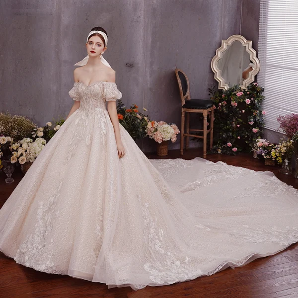 Charmant Champagner Brautkleider / Hochzeitskleider 2019 A Linie Off Shoulder Perlenstickerei Kristall Pailletten Perle Ärmellos Rückenfreies Königliche Schleppe
