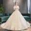 Luxe Champagne Robe De Mariée 2019 Princesse De l'épaule Perlage Perle Paillettes En Dentelle Fleur Manches Courtes Dos Nu Cathedral Train