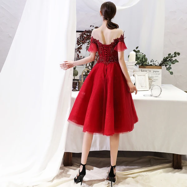 Chic / Beautiful Burgundy Homecoming Graduation Dresses 2019 A-Line / Princess Scoop Neck Beading Crystal Lace Flower Short Sleeve Backless Knee-Length Formal Dresses