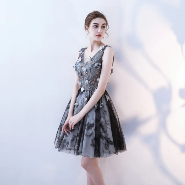Chic / Belle Gris Robe De Cocktail 2019 Princesse V-Cou Paillettes Appliques Cristal En Dentelle Fleur Courte Sans Manches Dos Nu Robe De Ceremonie