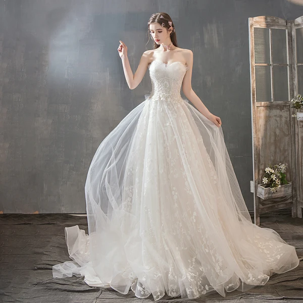 Style Audrey Hepburn Champagne Robe De Mariée 2019 Princesse Bustier Perlage Paillettes Appliques En Dentelle Fleur Sans Manches Dos Nu Noeud Chapel Train