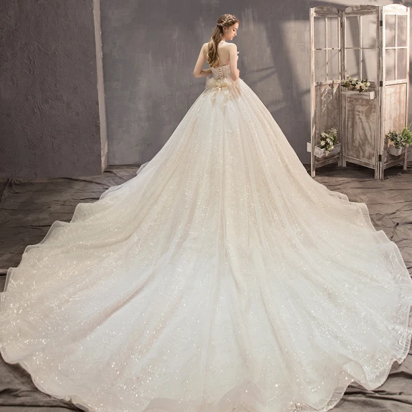 Fabuleux Champagne Robe De Mariée 2019 Princesse Bustier Perlage Paillettes Sans Manches Dos Nu Appliques Noeud Royal Train