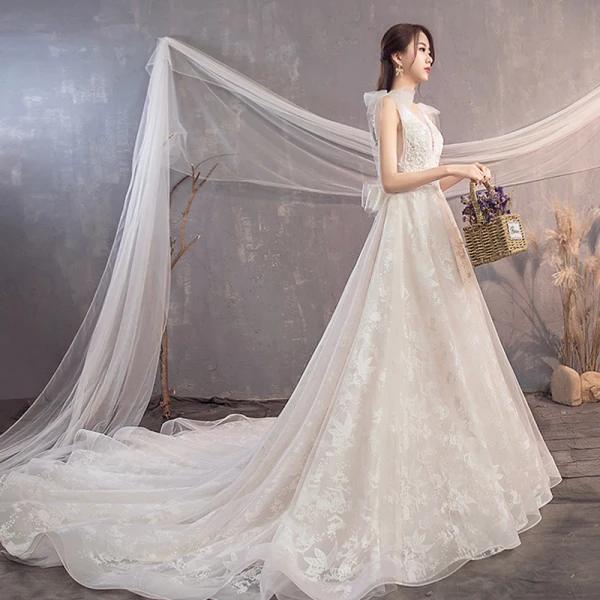 Élégant Champagne Robe De Mariée 2019 Princesse V-Cou Perlage Paillettes En Dentelle Fleur Sans Manches Dos Nu Noeud Chapel Train