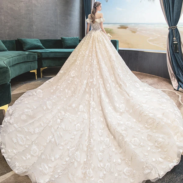 Hermoso Champán Vestidos De Novia 2019 A-Line / Princess Fuera Del Hombro Rebordear Lentejuelas Con Encaje Flor Manga Corta Sin Espalda Royal Train