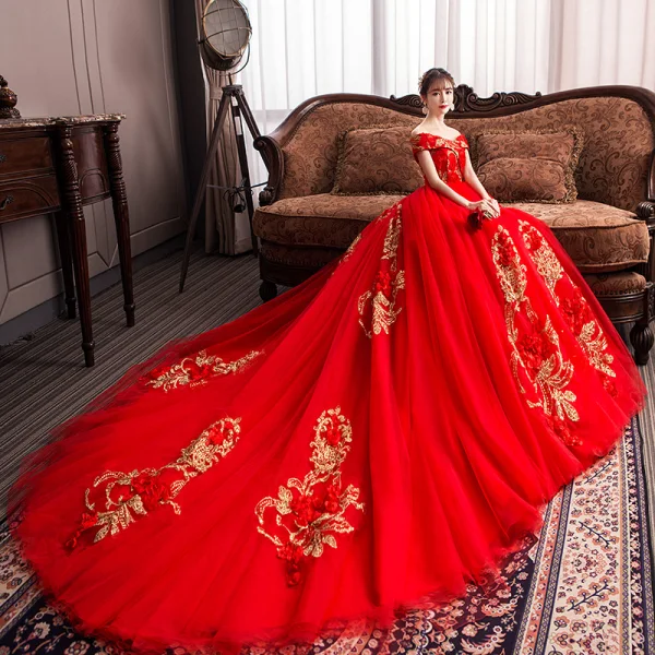 Style Chinois Rouge Enceinte Robe De Mariée 2019 De l'épaule Paillettes En Dentelle Fleur Appliques Manches Courtes Dos Nu Chapel Train