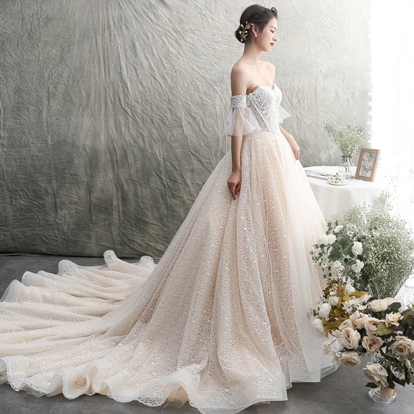 Stilig Champagne Bröllopsklänningar 2019 Prinsessa Av Axeln Beading Spets Blomma Ärmlös Halterneck Chapel Train
