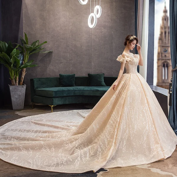 Luxe Champagne Robe De Mariée 2019 Robe Boule Encolure Dégagée Noeud En Dentelle Fleur Manches Courtes Dos Nu Royal Train