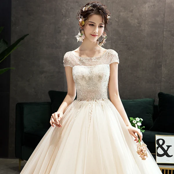 Chic Champagne Robe De Mariée 2019 Princesse Encolure Dégagée Perlage En Dentelle Fleur Paillettes Manches Courtes Dos Nu Train De Balayage