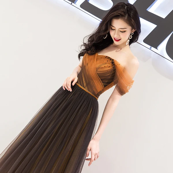 Charmant Dégradé De Couleur Robe De Bal 2019 Princesse De l'épaule Perlage Cristal Manches Courtes Dos Nu Train De Balayage Robe De Ceremonie