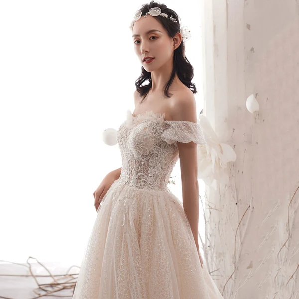 Chic Champagne Robe De Mariée 2019 Princesse De l'épaule Perlage Perle En Dentelle Fleur Manches Courtes Dos Nu Cathedral Train