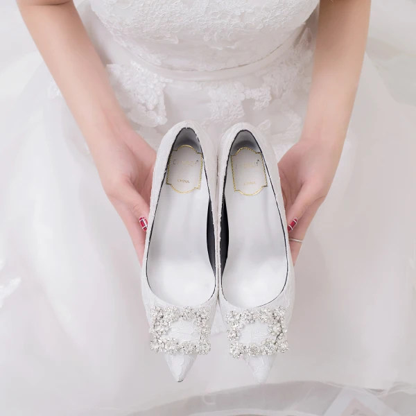 Classy Ivory Wedding Shoes 2019 Leather Lace Rhinestone 7 cm Stiletto Heels Pointed Toe Wedding Pumps