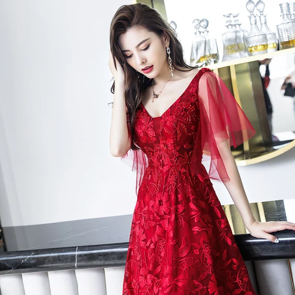 Chic / Beautiful Burgundy Evening Dresses 2019 A-Line / Princess V-Neck Beading Lace Flower Short Sleeve Backless Floor-Length / Long Formal Dresses