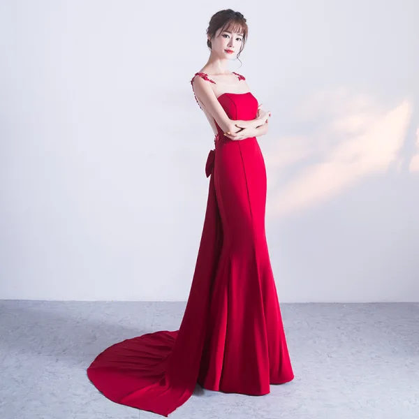 Chic / Belle Bordeaux Robe De Soirée 2018 Trompette / Sirène En Dentelle Appliques Noeud Encolure Dégagée Sans Manches Train De Balayage Robe De Ceremonie