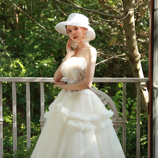 Charmant Ivoire Robe De Mariée 2019 Princesse Volants Bustier Appliques Paillettes En Dentelle Fleur Sans Manches Dos Nu Longue