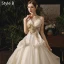 Edles Champagner Brautkleider / Hochzeitskleider 2019 A Linie Bandeau Applikationen Perle Pailletten Spitze Blumen Ärmellos Rückenfreies Fallende Rüsche Königliche Schleppe