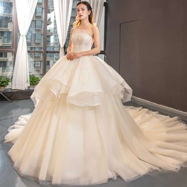 Haut de Gamme Champagne Robe De Mariée 2023 Robe Boule Volants Bustier En Dentelle Fleur Sans Manches Dos Nu Volants en Cascade Royal Train