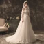 Charmant Ivory / Creme Brautkleider / Hochzeitskleider 2019 A Linie Neckholder Perlenstickerei Pailletten Spitze Blumen Ärmellos Rückenfreies Hof-Schleppe