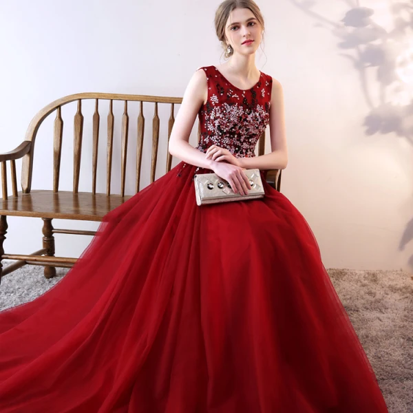 Élégant Champagne Robe De Soirée 2019 Princesse Encolure Dégagée Cristal Perle En Dentelle Fleur Sans Manches Train De Balayage Robe De Ceremonie