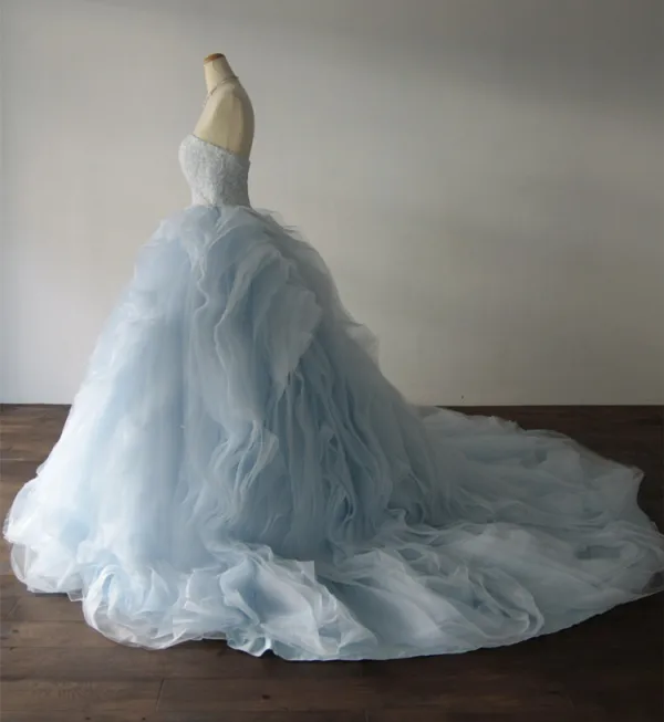Elegante Himmelblau Ballkleider 2018 Ballkleid Mit Spitze Applikationen Bandeau Rückenfreies Fallende Rüsche Ärmellos Kapelle-Schleppe Festliche Kleider