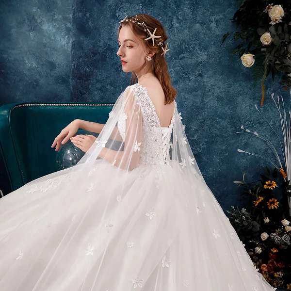 Charmant Ivoire Robe De Mariée 2019 Princesse V-Cou Perlage Paillettes Appliques Perle En Dentelle Fleur Sans Manches Dos Nu Watteau Train