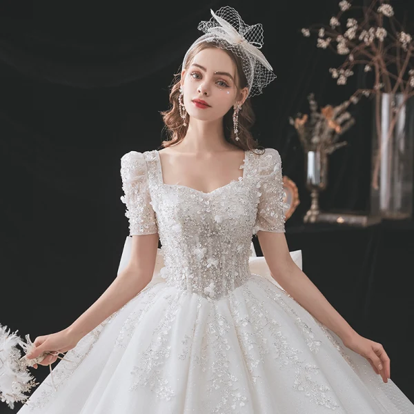 Edles Weiß Brautkleider / Hochzeitskleider 2021 Ballkleid Eckiger Ausschnitt Perlenstickerei Perle Pailletten Applikationen Kurze Ärmel Rückenfreies Schleife Königliche Schleppe Hochzeit