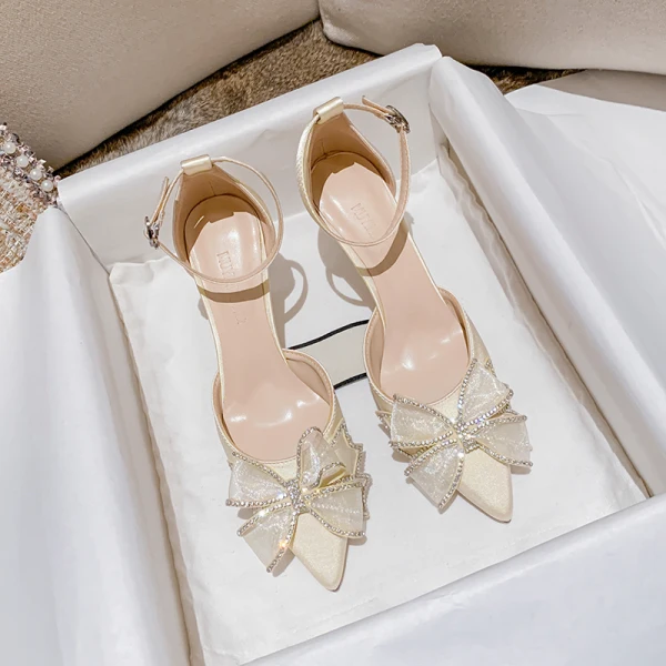 Charmant Champagne Satijn Rhinestone Strik Pumps 2021 Enkelband 8 cm Naaldhakken / Stiletto Spitse Neus Gala Damesschoenen Hoge Hakken