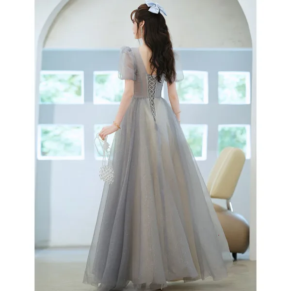 Élégant Gris Perlage Paillettes Robe De Bal 2021 Princesse V-Cou Manches Courtes Dos Nu Promo Longue Robe De Ceremonie