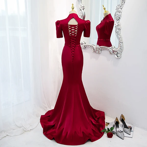 Eleganckie Chiński Styl Burgund Sukienki Wieczorowe 2021 Syrena / Rozkloszowane Satyna Perła Wysokiej Szyi Rhinestone Szarfa Kótkie Rękawy Długie Sukienki Wizytowe