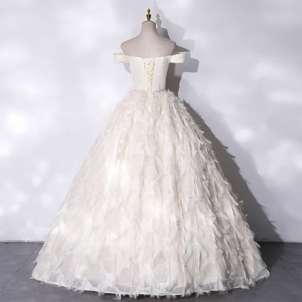 Élégant Champagne En Dentelle Fleur Gland Robe De Bal 2021 Princesse Satin De l'épaule Manches Courtes Dos Nu Longue Robe De Ceremonie