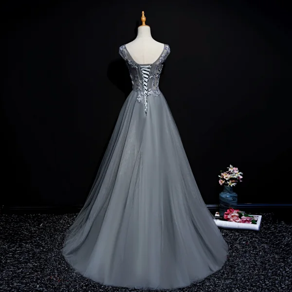 Chic Gris Robe De Soirée 2019 Princesse Encolure Dégagée Perlage Perle Paillettes En Dentelle Fleur Sans Manches Train De Balayage Robe De Ceremonie