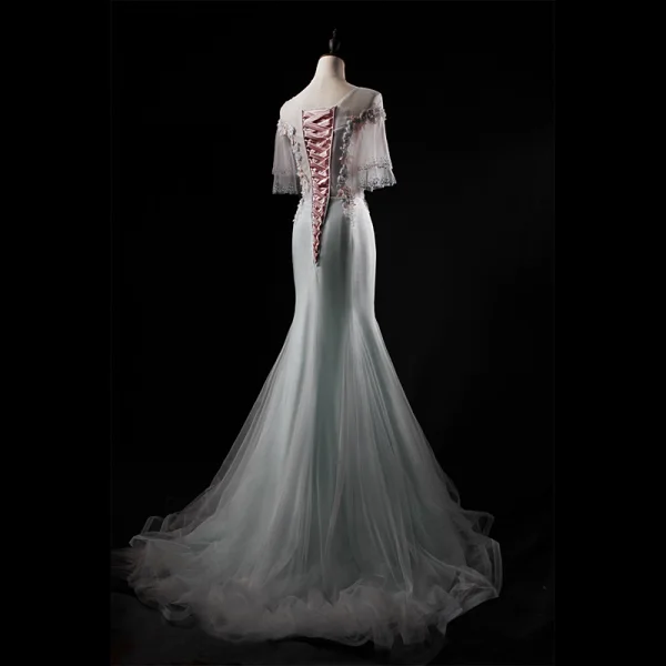 Chic Argenté Vert Cendré Robe De Soirée 2019 Trompette / Sirène Encolure Dégagée Perlage Paillettes En Dentelle Fleur Appliques Perle Manches Courtes Dos Nu Train De Balayage Robe De Ceremonie