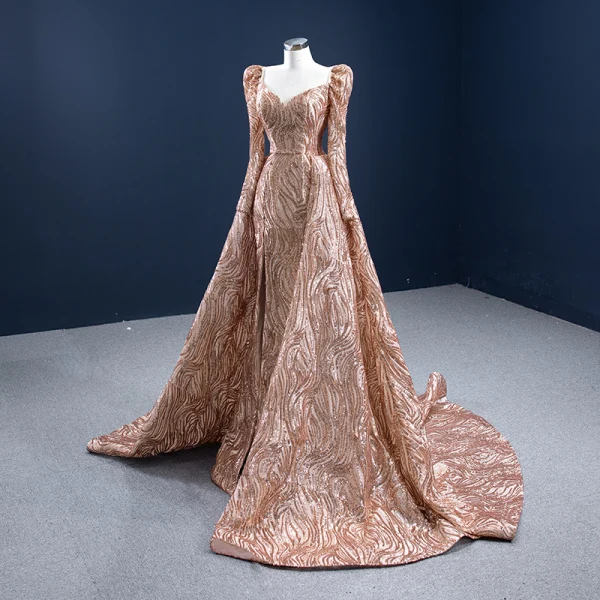 Haut de Gamme Scintillantes Doré Paillettes Robe De Soirée 2021 Princesse Encolure Carrée Manches Longues Dos Nu Chapel Train Robe De Ceremonie