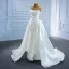Hohes Niedriges Elegante Ivory / Creme Satin Perle Brautkleider / Hochzeitskleider 2021 A Linie Rundhalsausschnitt Perlenstickerei Pailletten Ärmellos Rückenfreies Hof-Schleppe Hochzeit