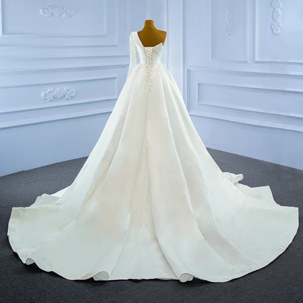 High End Elegante Ivory / Creme Satin Brautkleider / Hochzeitskleider 2021 A Linie One-Shoulder Perlenstickerei Perle Pailletten Lange Ärmel Rückenfreies Kathedrale Schleppe Hochzeit