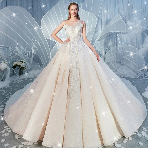 Fantastisk Champagne Bröllopsklänningar 2019 Balklänning Urringning Beading Paljetter Spets Blomma Ärmlös Halterneck Royal Train