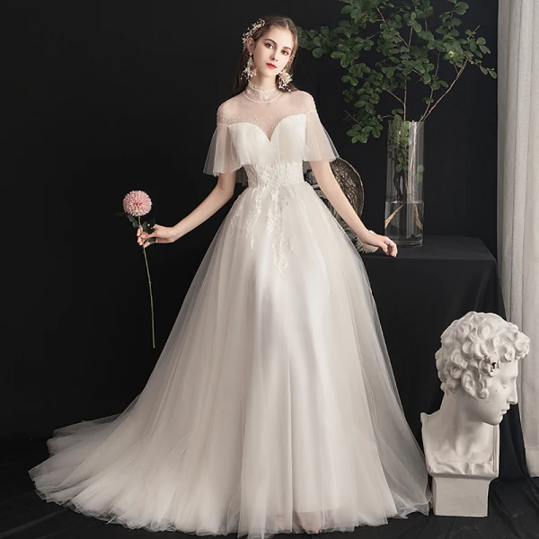 Légère Champagne Robe De Mariée 2019 Princesse Col Haut Perlage Cristal En Dentelle Fleur Manches Courtes Dos Nu Train De Balayage