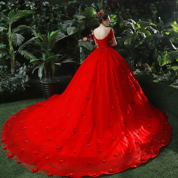 Haut de Gamme Rouge Robe De Mariée 2019 Robe Boule V-Cou Perle Faux Diamant Appliques Manches Courtes Dos Nu Chapel Train