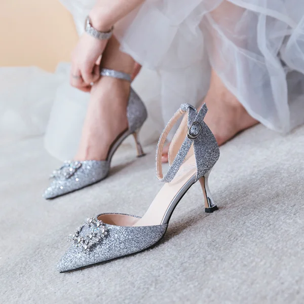 Glitzernden Silber Brautschuhe 2019 Strass Pailletten Knöchelriemen 7 cm Stilettos Spitzschuh Hochzeit Hochhackige