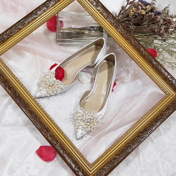 Modern / Fashion White Wedding Bridesmaid Heels 2020 Leather Pearl 3 cm Low Heel Wedding Shoes